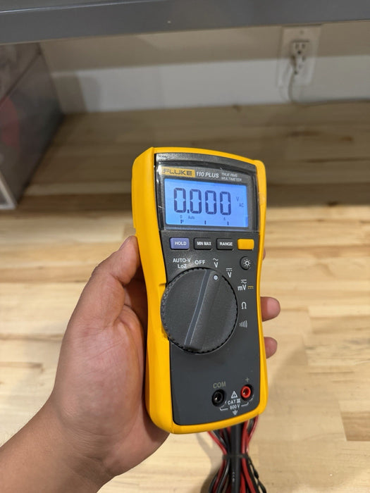 FLUKE 110 TRUE RMS MULTIMETER W/ LEADS - SHIPS FAST