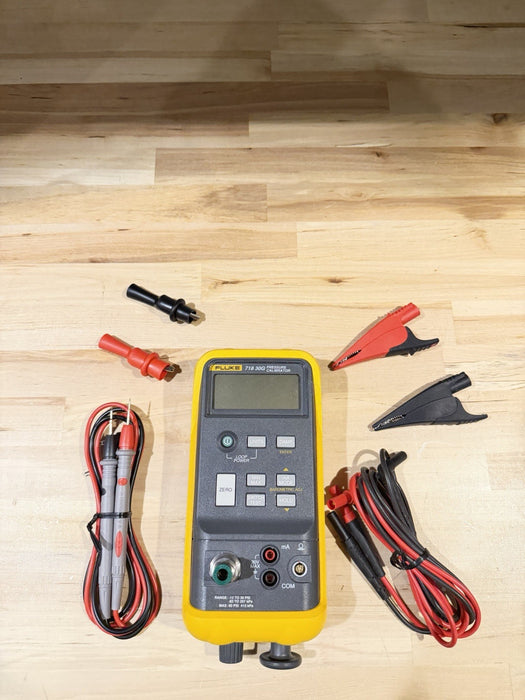 FLUKE 718 30G PRESSURE CALIBRATOR W/LEADS & BAG (FREE SHIPPING)PERFECT CONDITION