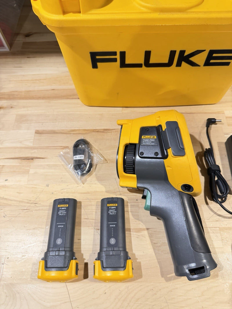 FLUKE TI480PRO IR CAMERA 60HZ, 640 X 480 , 2 BATTERIES W/ CHARGE & CASE -TESTED