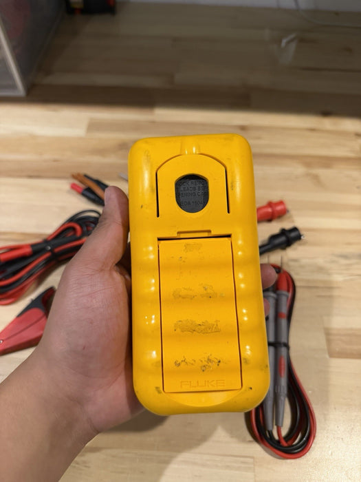 FLUKE 707 LOOP CALIBRATOR WITH LEADS & ACCESSORIES