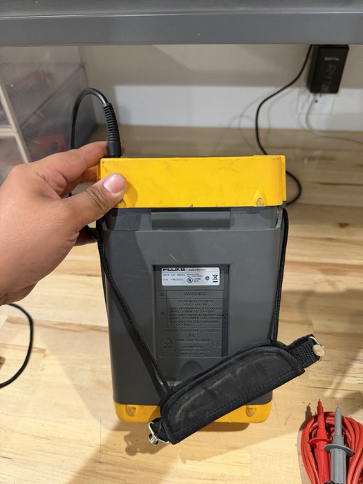 FLUKE 196C SCOPEMETER COLOR WITH LEADS 100MHZ 1GS/S TESTED