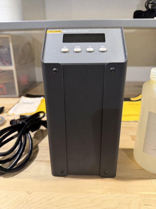 FLUKE 6102 MICRO-BATH 35Â°C TO 200Â°C WITH ACCESSORIES TESTED