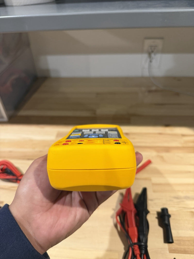 FLUKE 726 PRECISION CALIBRATOR WITH LEADS & ACCESSORIES TESTED