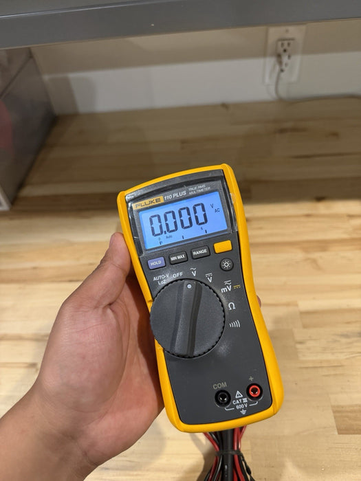 FLUKE 110 TRUE RMS MULTIMETER W/ LEADS - SHIPS FAST