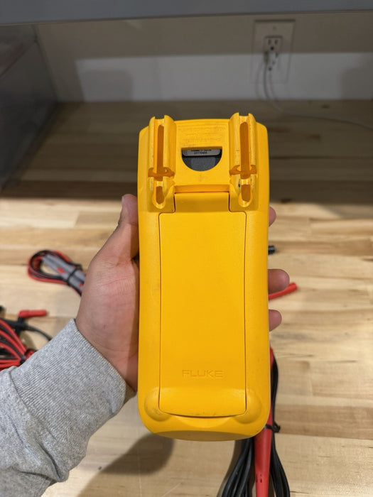 FLUKE 1507 INSULATION MULTIMETER W/ LEADS & CLIPS - SHIPS FAST