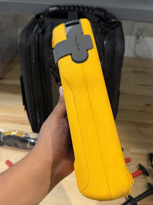 FLUKE 753 DOCUMENTING PROCESS CALIBRATOR WITH ACCESSORIES CALIBRATED 2025