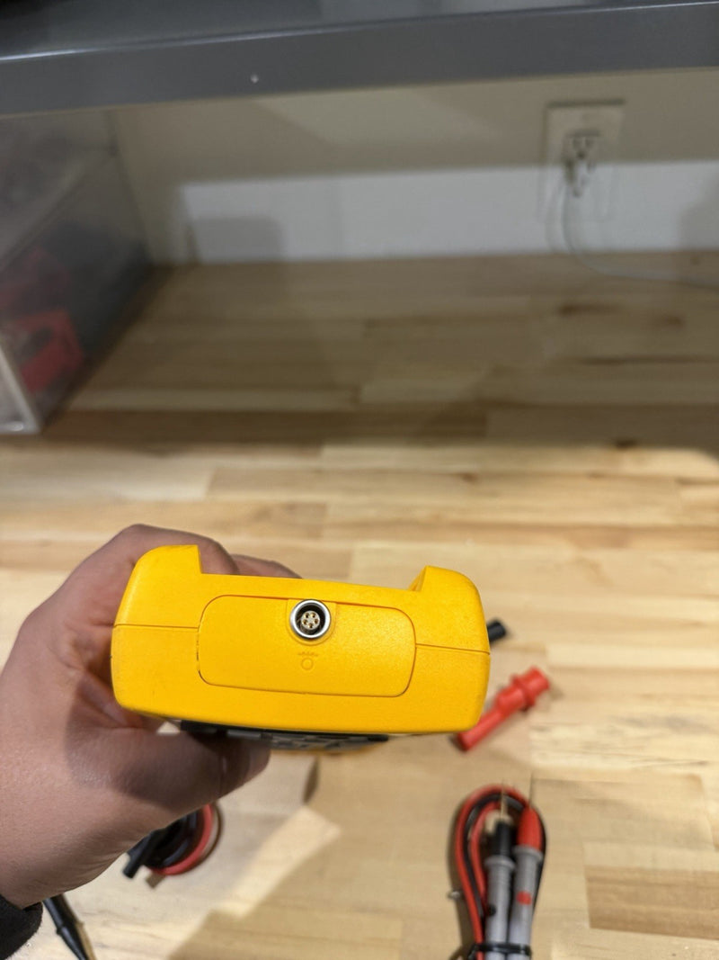 FLUKE 725 MULTIFUNCTION PROCESS CALIBRATOR WITH LEADS & CLIPS TESTED