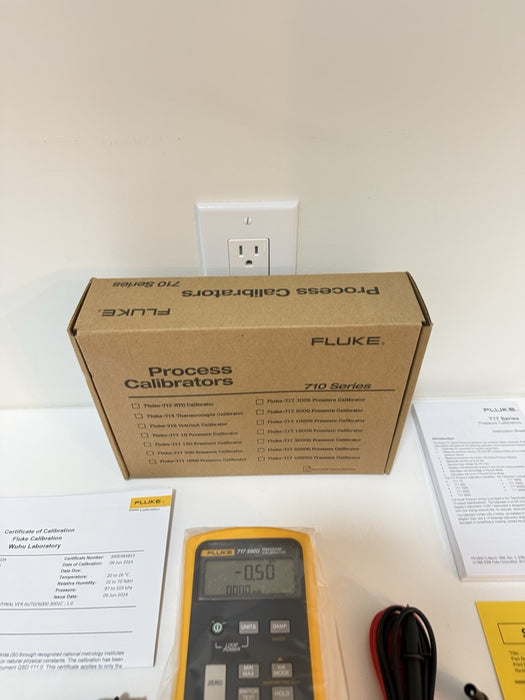 FLUKE 717 500G PRESSURE CALIBRATOR CALIBRATED 2024