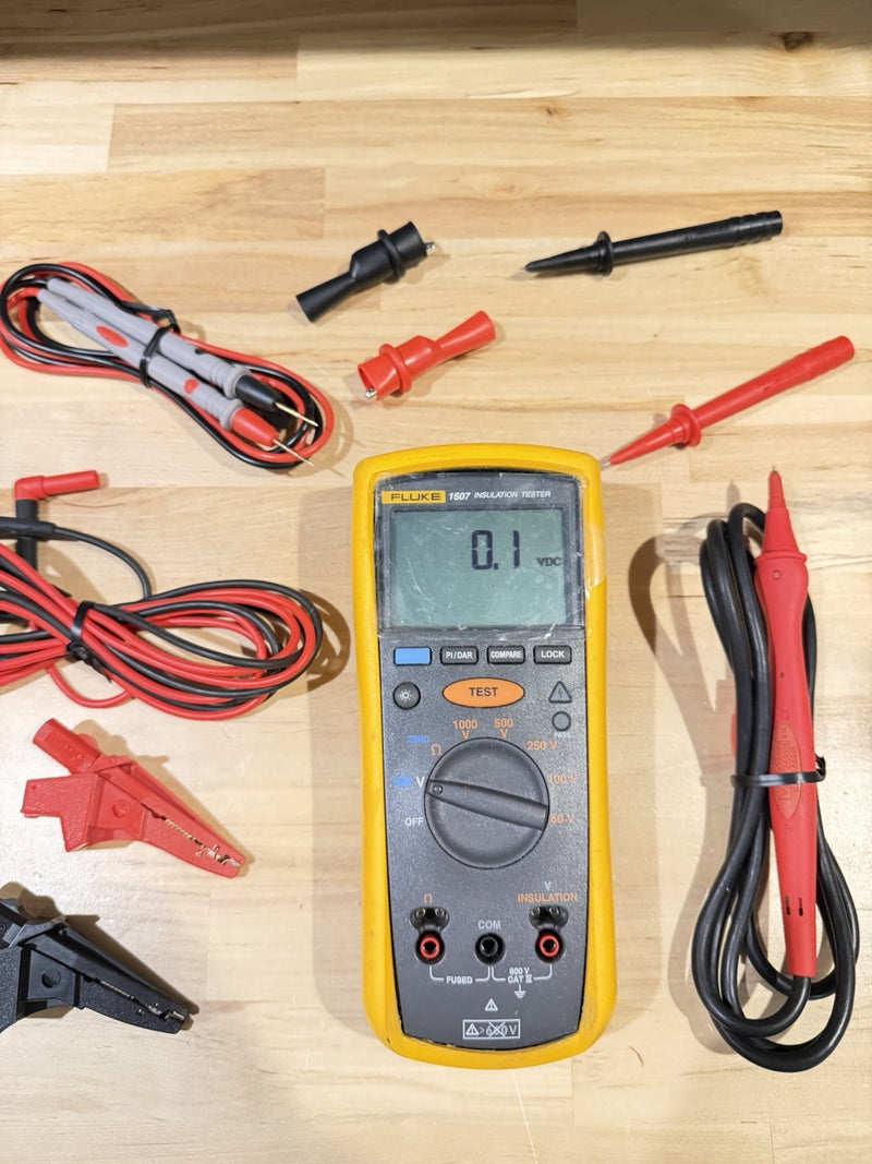 FLUKE 1507 INSULATION MULTIMETER WITH LEADS & CLIPS