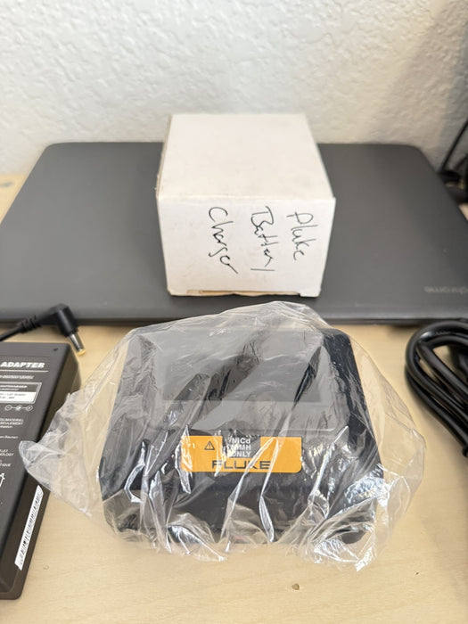 FLUKE BC7217 BATTERY CHARGER FOR BP72XX FLUKE 744, 743B, 741B, 702, 701 USA MADE