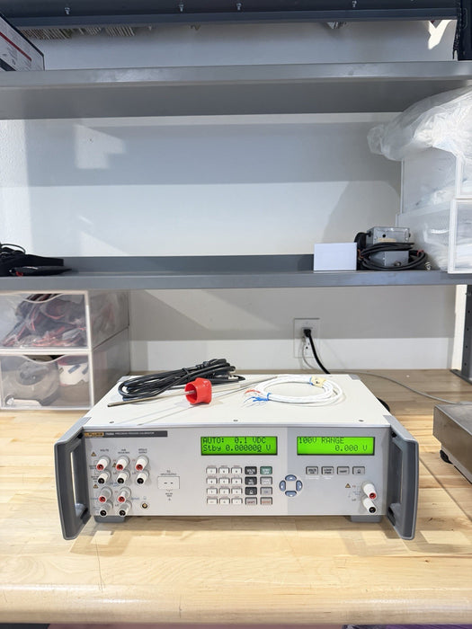 FLUKE 7526A PRECISION PROCESS CALIBRATOR WITH PROBE & CHARGER TESTED