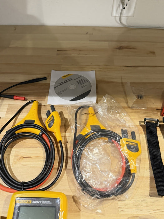 FLUKE 3000 FC IND WIRELESS MULTIMETER KIT W/ ACCESSORIES (FREE SHIPPING)