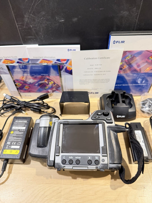 FLIR T300 THERMAL IMAGING INFRARED CAMERA W/ ACCESSORIES (TESTED) FREE SHIPPING
