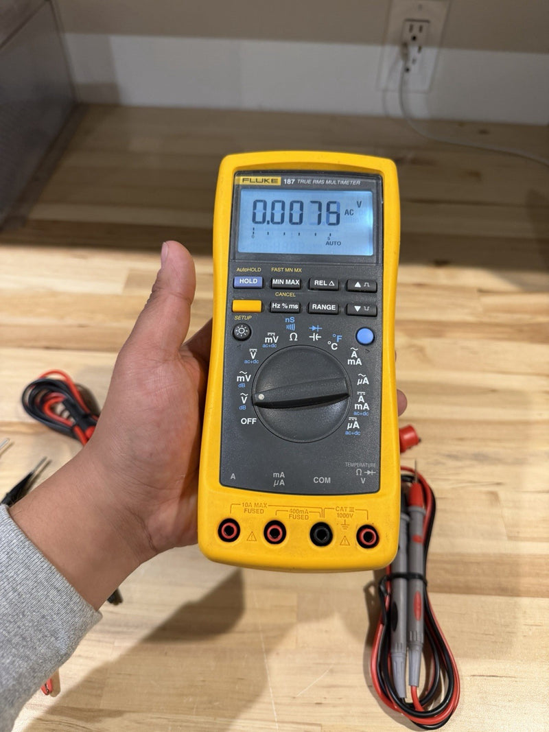 FLUKE 187 TRUE RMS MULTIMETER KIT WITH LEADS & CLIPS TESTED