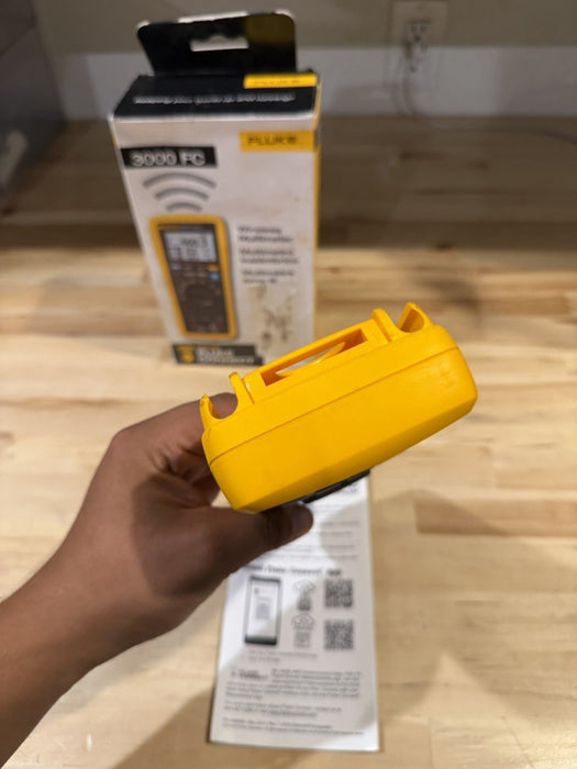 FLUKE 3000 FC WIRELESS DIGITAL MULTIMETER FOR PARTS
