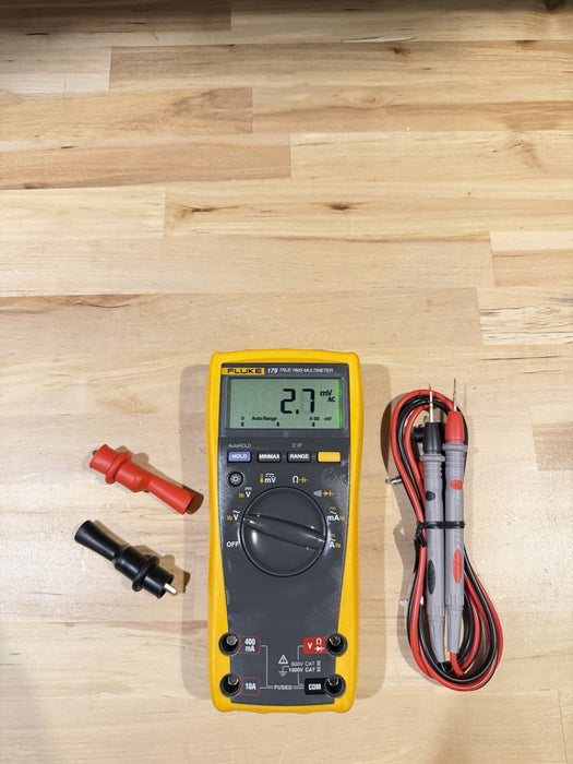 FLUKE 179 TRUE RMS MULTIMETER W/ LEADS- SHIPS FAST (TESTED) MINT CONDITION
