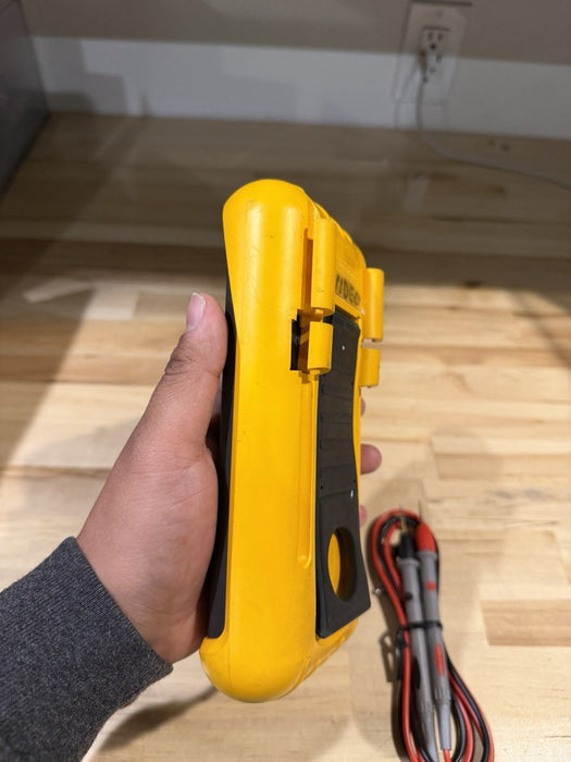 FLUKE 87 TRUE RMS MULTIMETER W/LEADS & CLIPS - SHIPS FAST