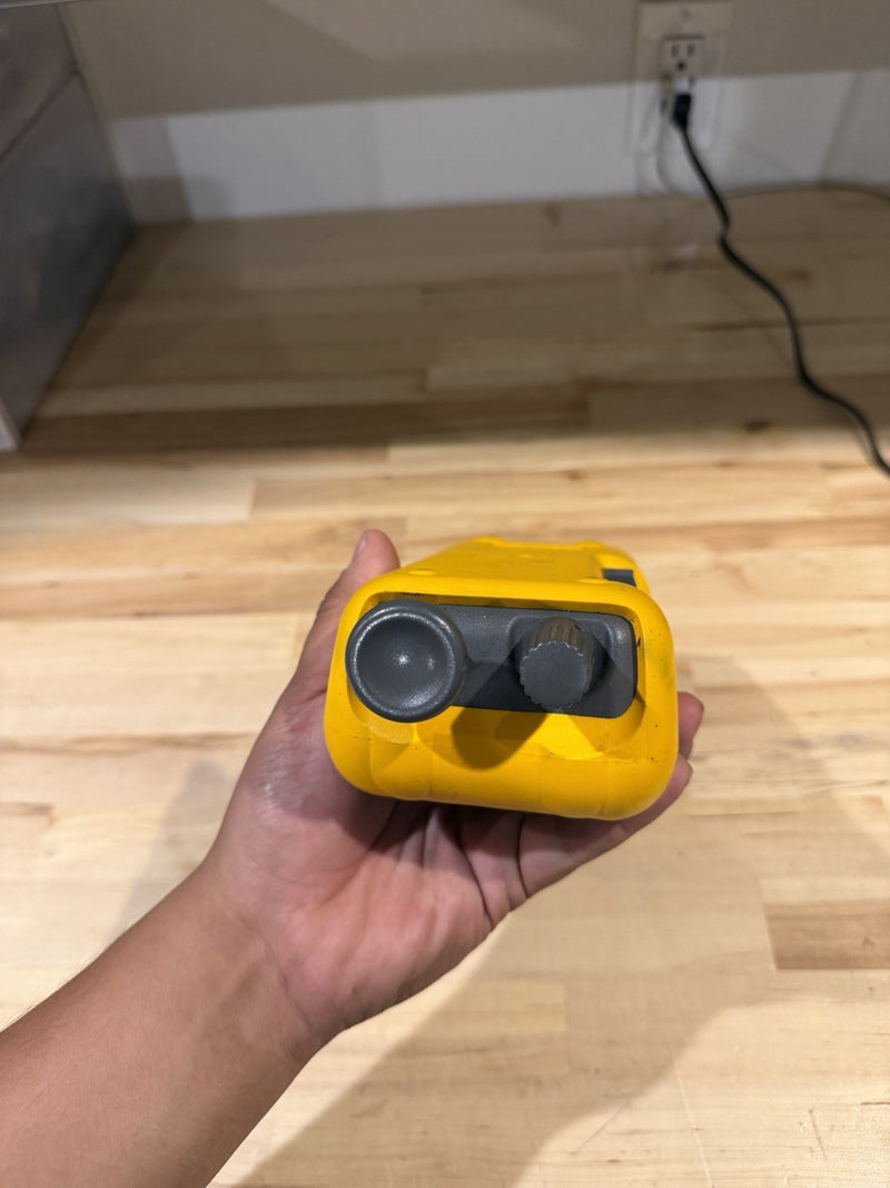 FLUKE 718 30G PRESSURE CALIBRATOR FOR PARTS