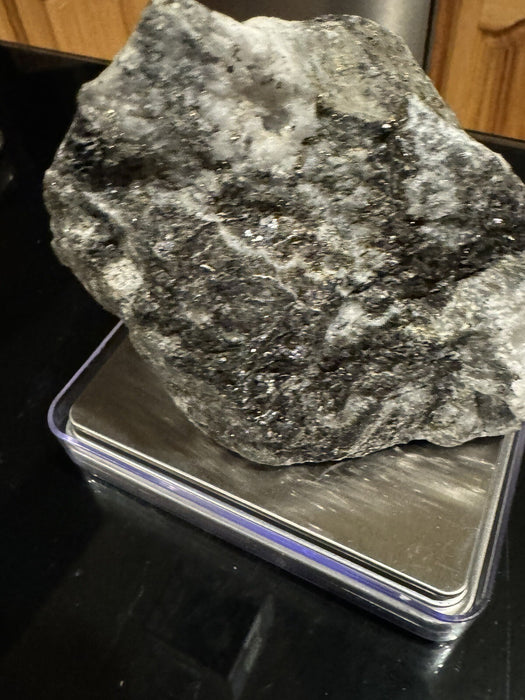 NATURAL BLACK ROCK WITH GOLD WEIGHS : 2 + POUNDS