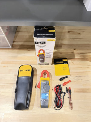 FLUKE 902 FC TRUE RMS HVAC CLAMP METER WITH CASE & LEADS