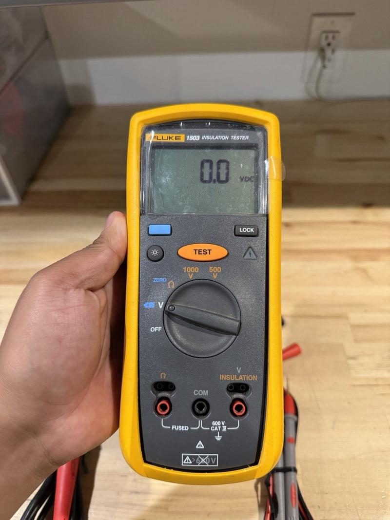 FLUKE 1503 INSULATION TESTER WITH ACCESSORIES & CLIPS