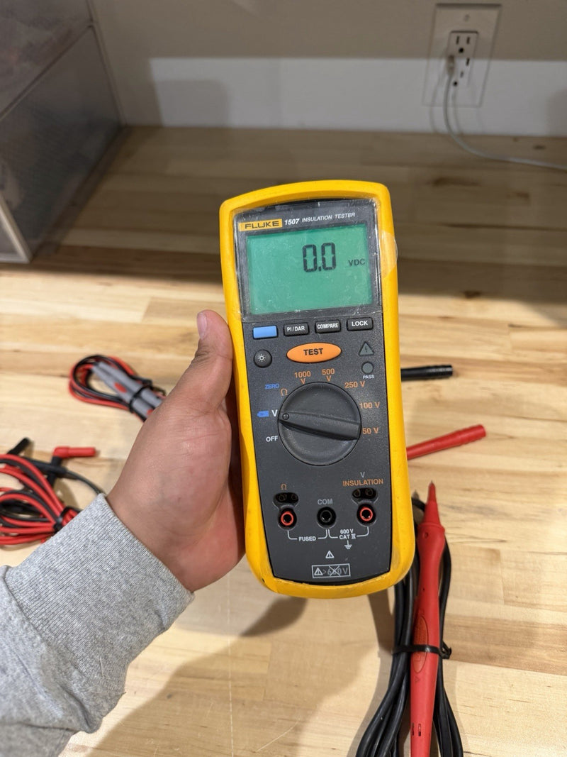 FLUKE 1507 INSULATION MULTIMETER WITH LEADS & CLIPS