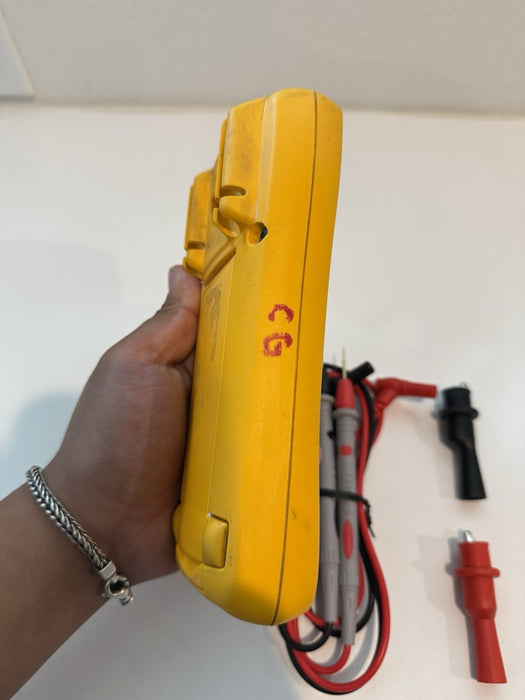 FLUKE 77-IV MULTIMETER W LEAD SET & CLIPS TESTED