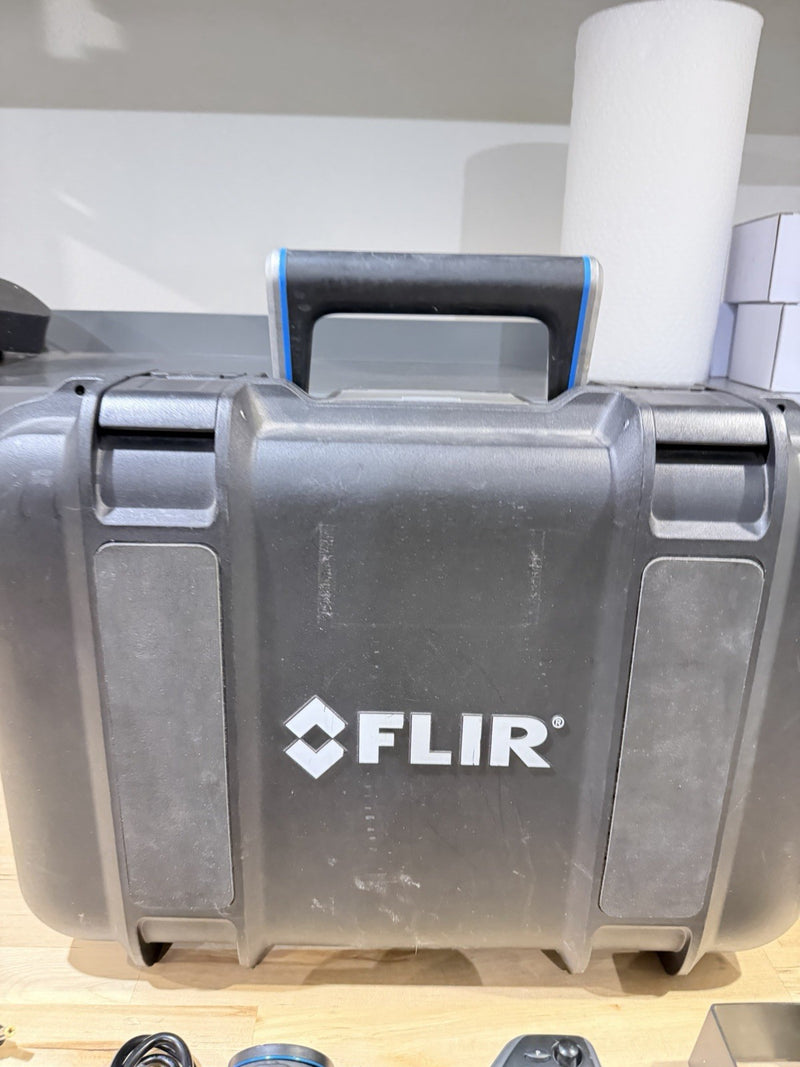 FLIR T440 THERMAL IMAGING CAMERA WITH ACCESSORIES & CASE TESTED