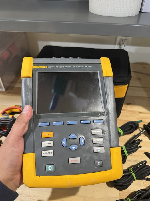 FLUKE 435 II POWER QUALITY & ENERGY ANALYZER W/ ACCESSORIES & CHARGER-SHIPS FREE