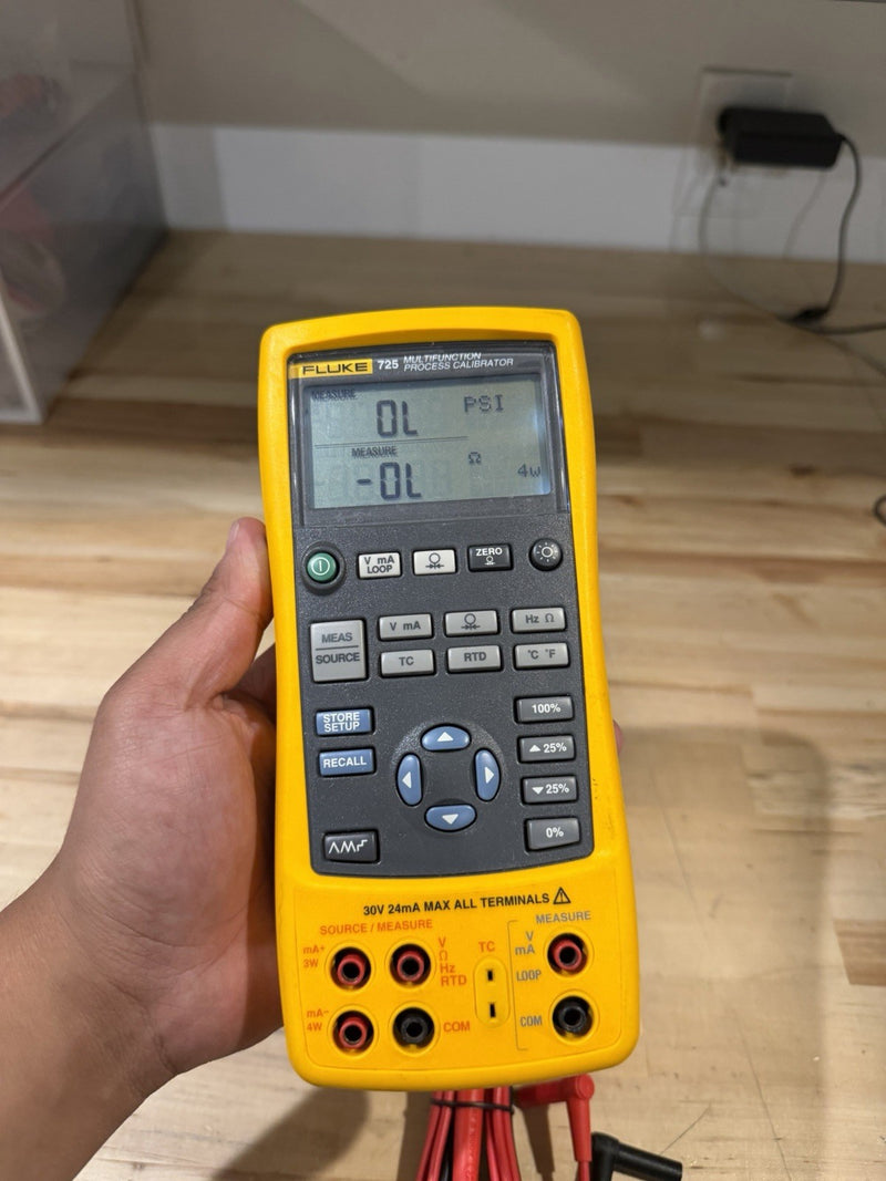 FLUKE 725 MULTIFUNCTION PROCESS CALIBRATOR WITH LEADS & CLIPS TESTED
