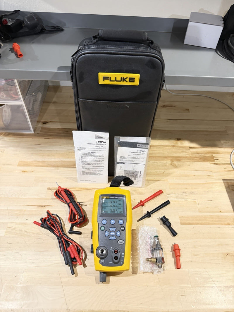 FLUKE 719 PRO 300G ELECTRIC PRESSURE CALIBRATOR W/ ACCESSORIES (SHIPS FREE)