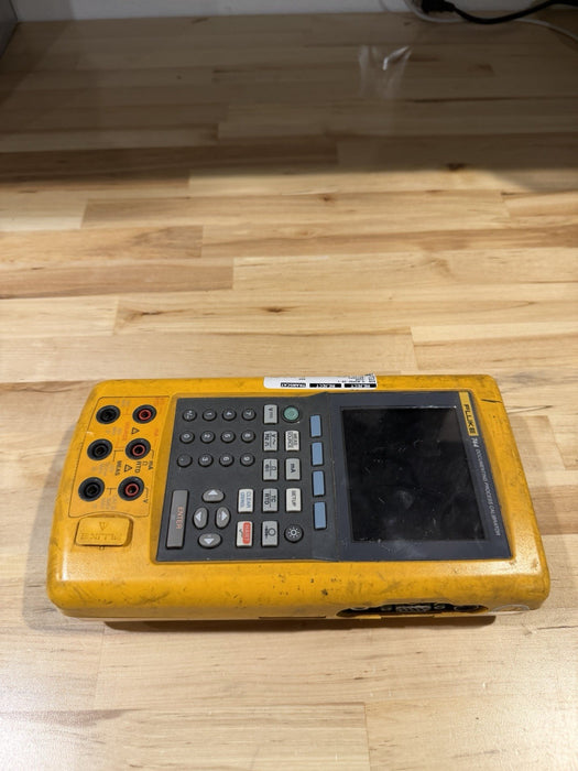 FLUKE 744 DOCUMENTING PRCESS CALIBRATOR (PARTS ONLY) FOR PARTS - DOESN’T WORK