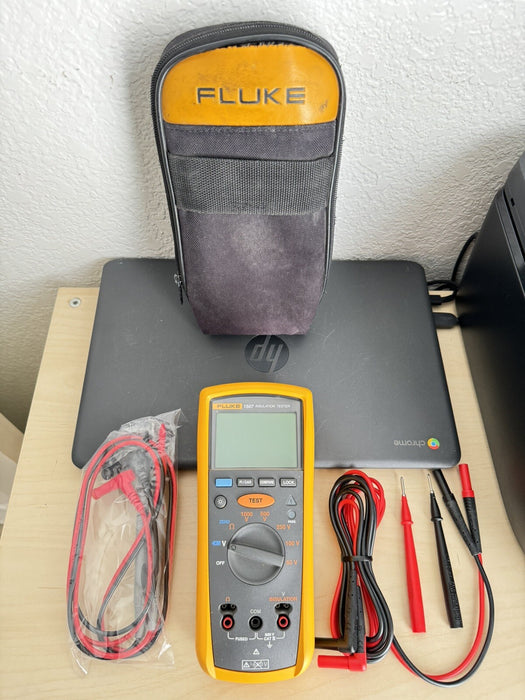 FLUKE 1507 INSULATION MULTIMETER WITH LEADS & BAG