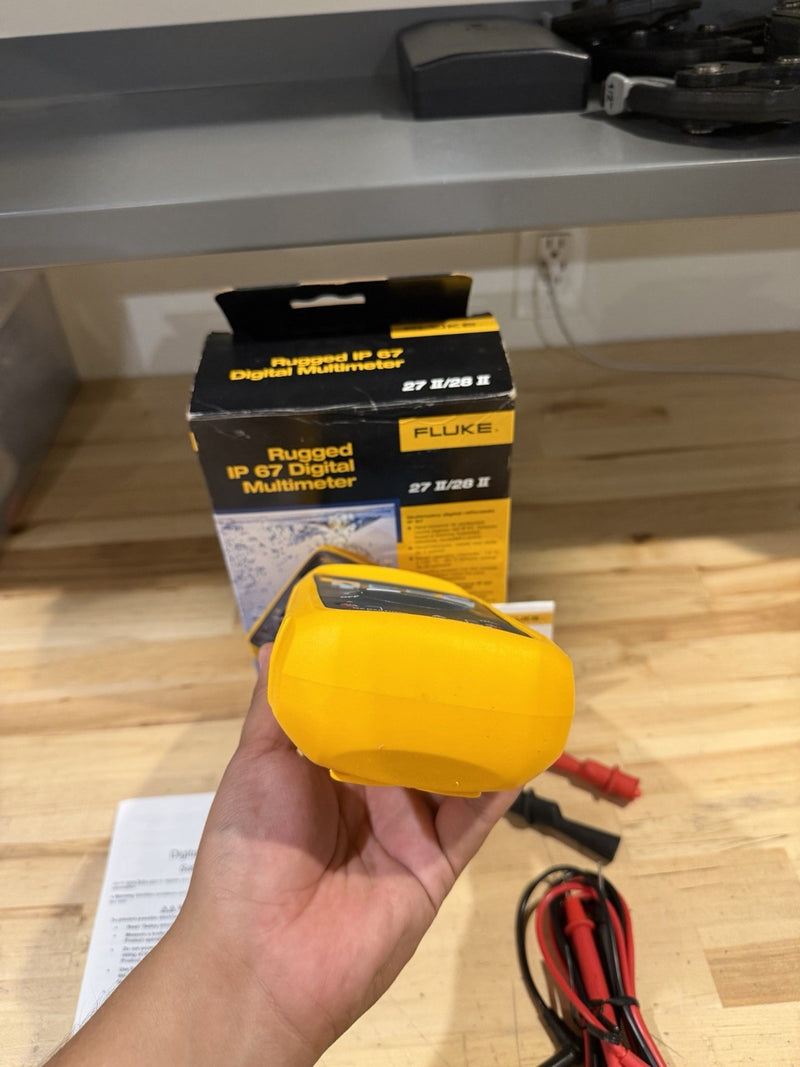 FLUKE 27 II TRUE RMS MULTIMETER CALIBRATED -SHIPS FAST (NEW SEALED)
