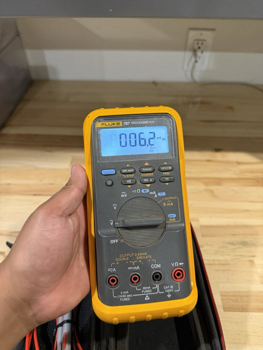 FLUKE 787 PROCESS METER W/ LEADS & CLIPS  (EXCELLENT CONDITION)-FREE SHIPPING