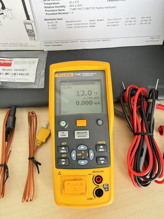 FLUKE 714B THERMOCOUPLE TEMPERATURE CALIBRATOR