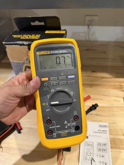 FLUKE 87V MAX TRUE RMS MULTIMETER W/ LEADS & CLIPS (TESTED) SHIPS FAST