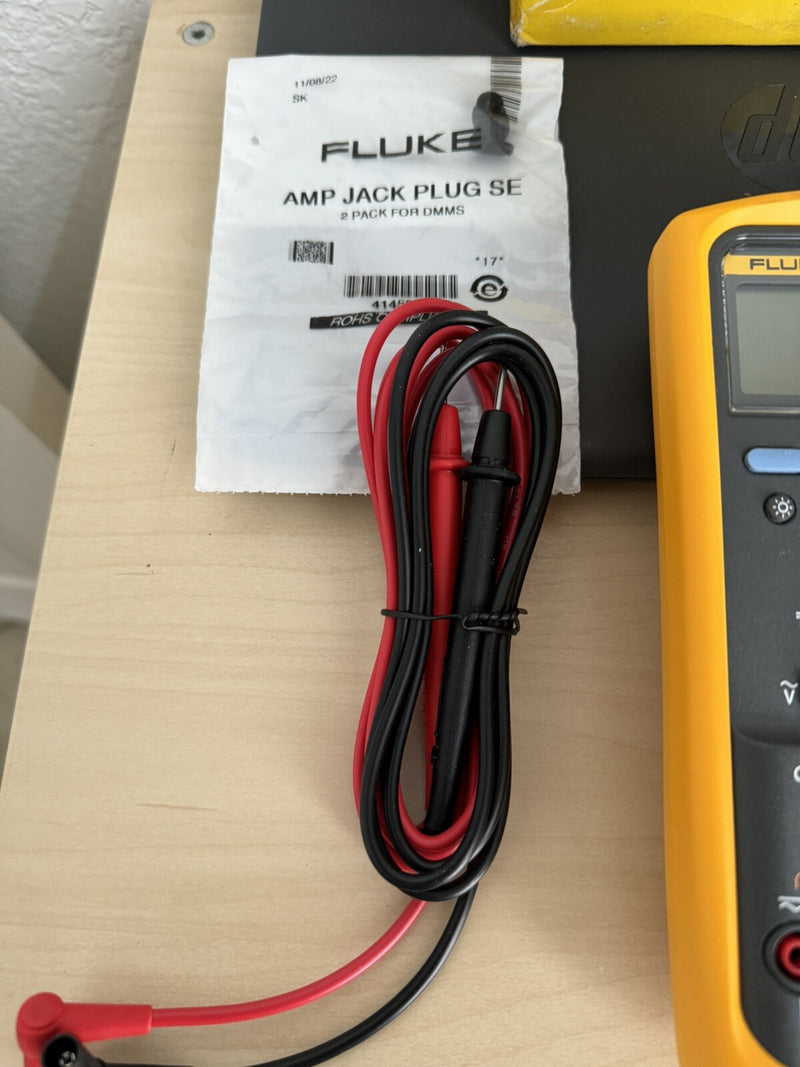FLUKE 787 PROCESSMETER WITH BOX MANUALS & LEADS