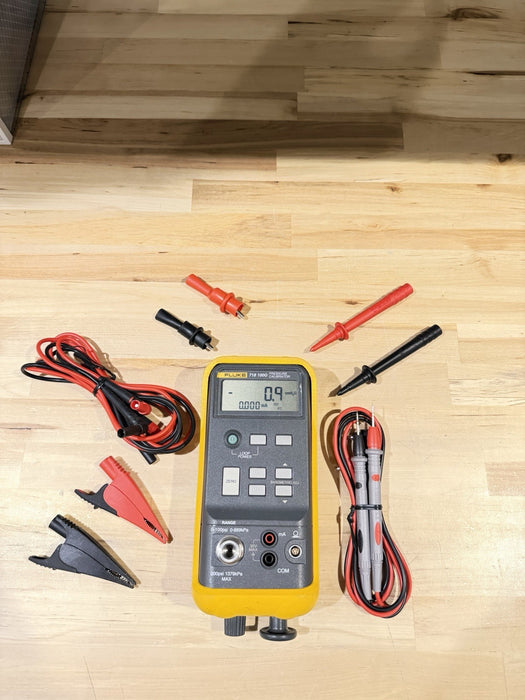 FLUKE 718 100G PRESSURE CALIBRATOR W/ ACCESSORIES (FREE SHIPPING) TESTED