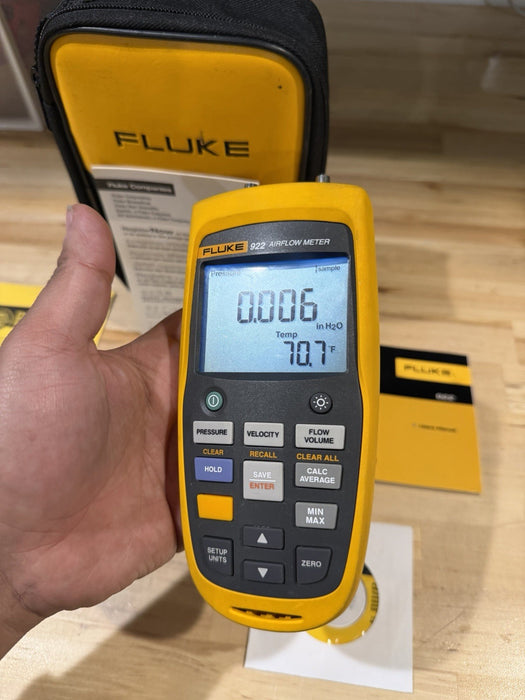 FLUKE 922 AIRFLOW METER W / ACCESSORIES- SHIPS FAST