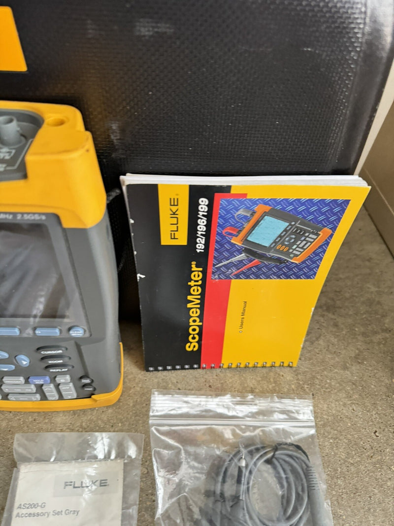 FLUKE 199 SCOPEMETER OSCILLOSCOPE 200MHZ 2.5GS/S WITH VARIOUS LEADS AND PROBES