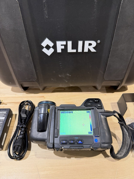 FLIR T440 THERMAL IMAGING CAMERA W/ ACCESSORIES & CASE (TESTED) FREE SHIPPING