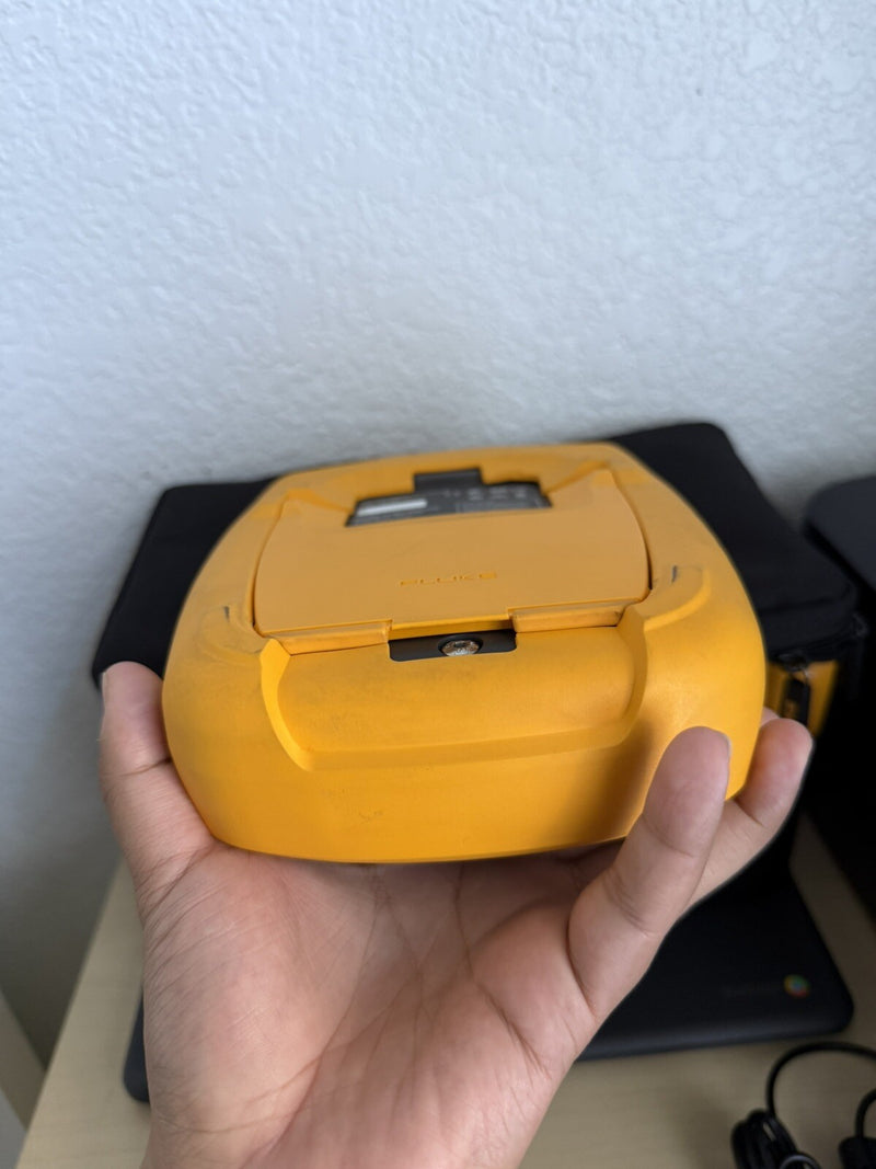 FLUKE 830 LASER ALIGNMENT TOOL WITHBAG & CHARGER INCLUDED
