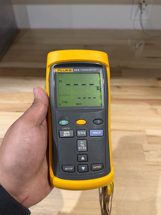 FLUKE 52 II THERMOMETER W / PROBE - SHIPS FAST