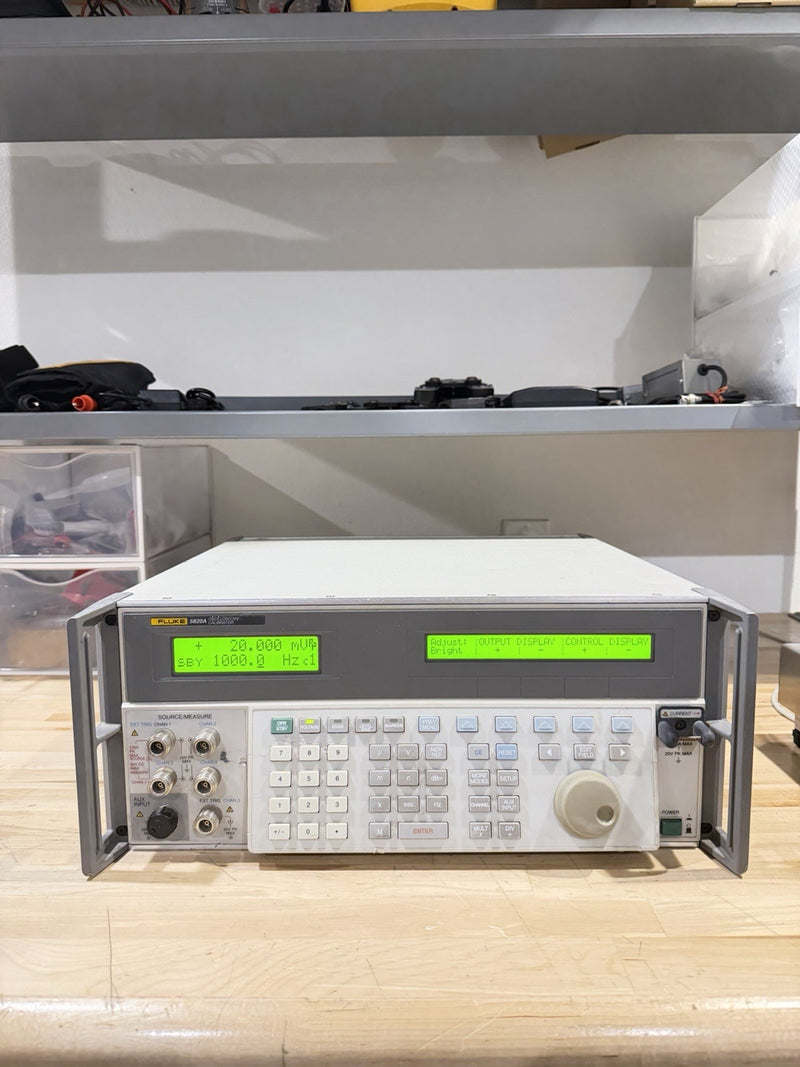 FLUKE 5820A OSCILLOSCOPE CALIBRATOR W/ 5 CHANNEL OPTION (FREE SHIPPING)