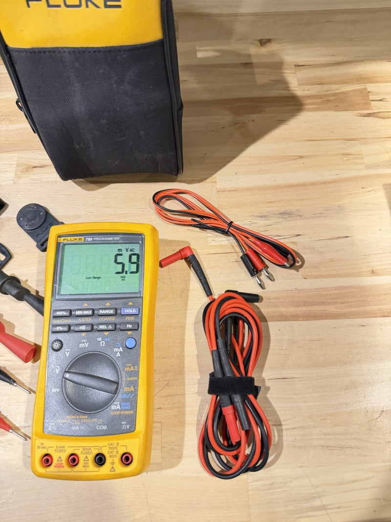 FLUKE 789 PROCESSMETER WITH LEADS & CLIPS TESTED