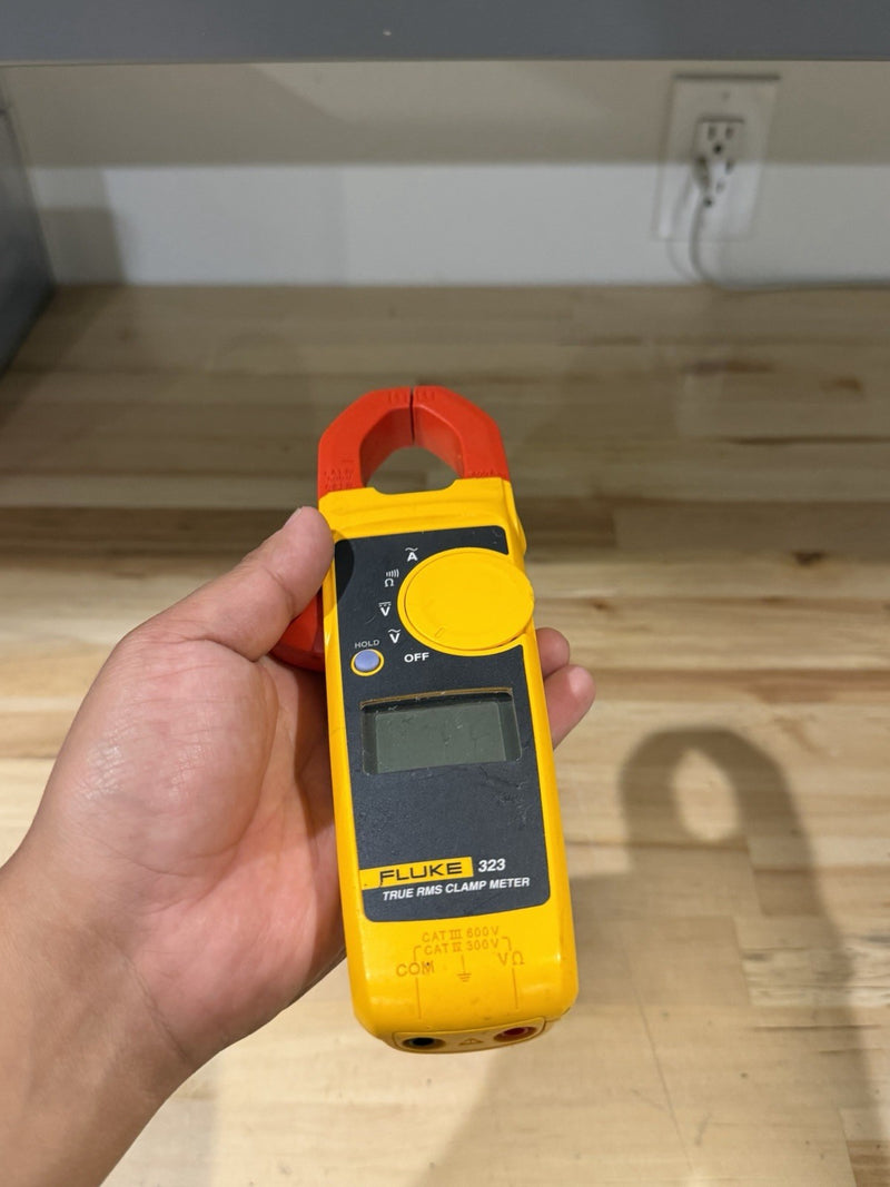 FLUKE 323 TRUE RMS CLAMP METER FOR PARTS