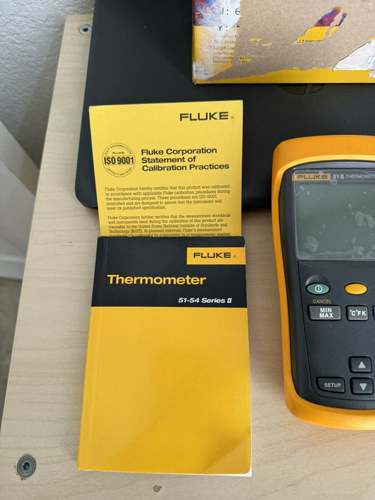 FLUKE 51 II THERMOCOUPLE THERMOMETER WITH PROBE DAMAGED BOX NEW
