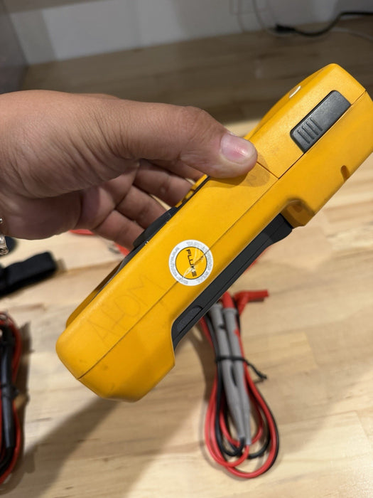 FLUKE 233 REMOTE DISPLAY AUTOMOTIVE DIGITAL  MULTIMETER (TESTED) FREE SHIPPING