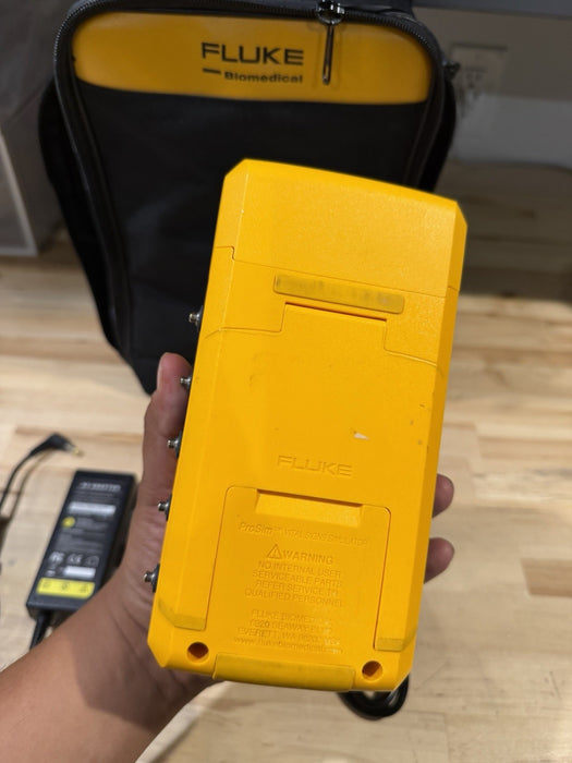 FLUKE PROSIM 4 VITAL SIGNS & ECG SIMULATOR W/ BAG & CHARGER (TESTED) SHIPS FREE